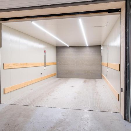 Brand New Two Room Apartment #34 With Free Secure Parking In The Center Прага Екстериор снимка
