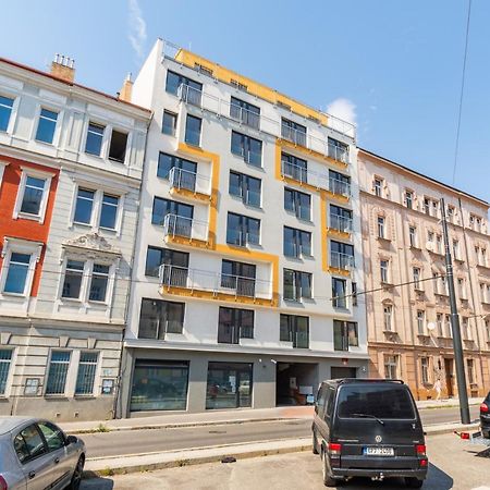 Brand New Two Room Apartment #34 With Free Secure Parking In The Center Прага Екстериор снимка