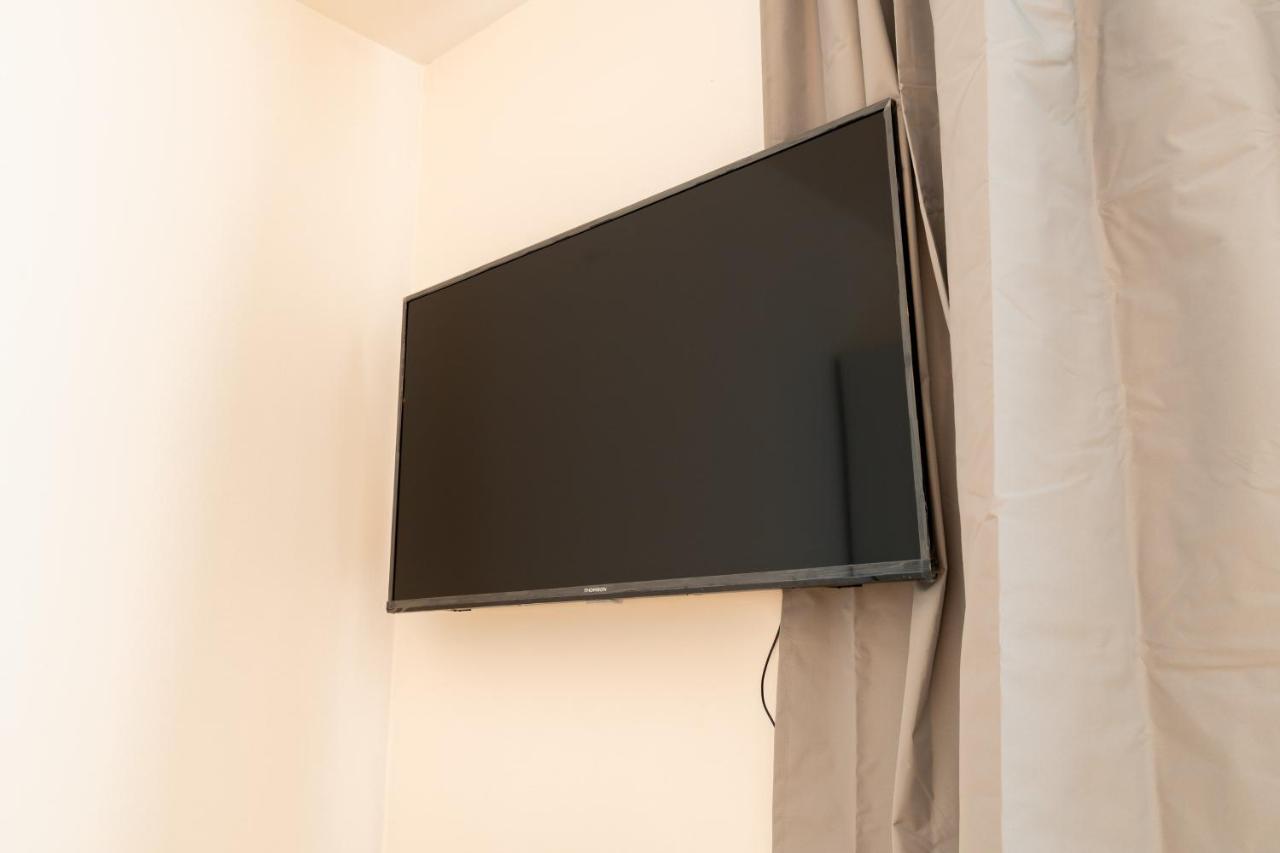 Brand New Two Room Apartment #34 With Free Secure Parking In The Center Прага Екстериор снимка