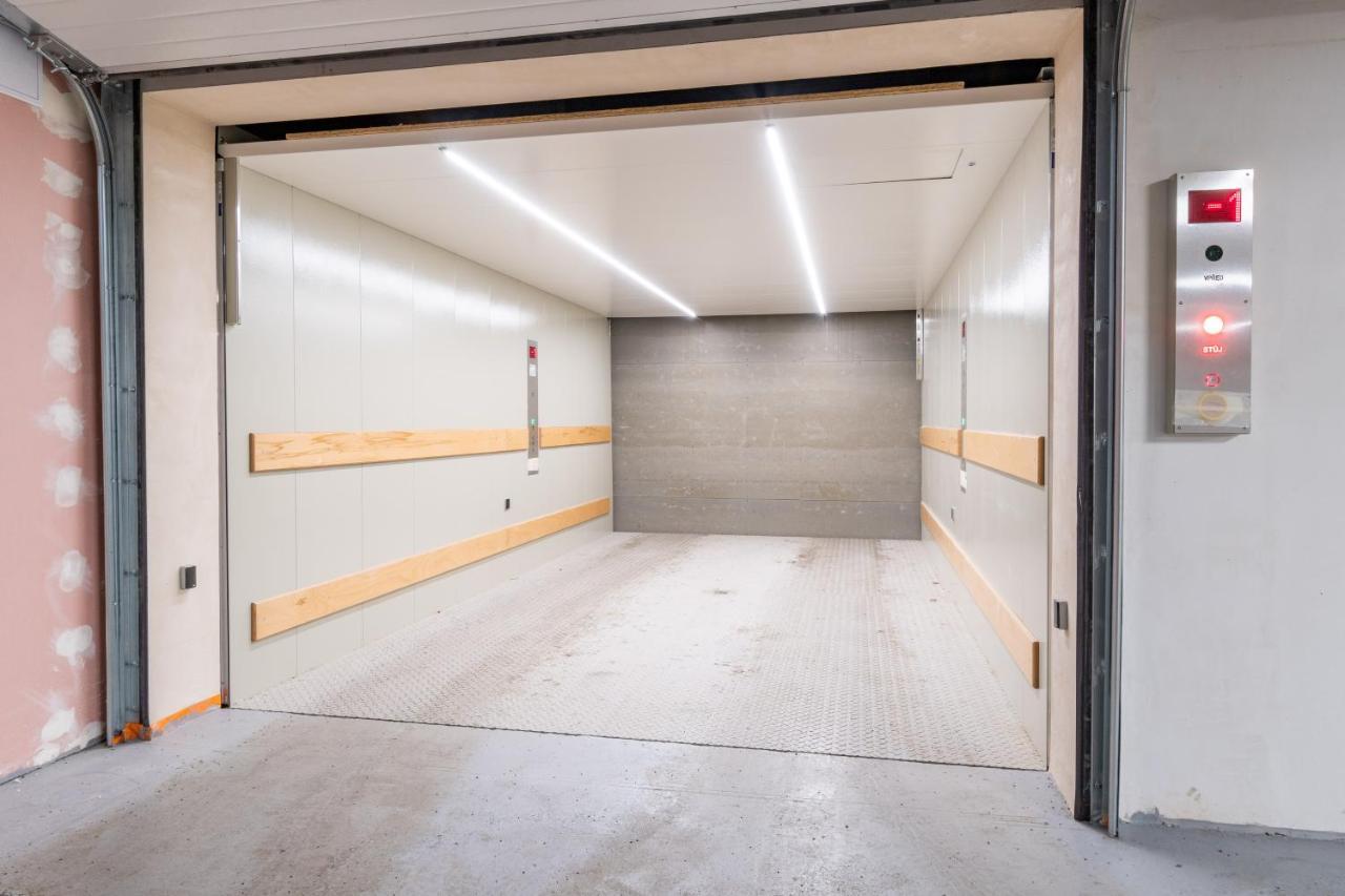 Brand New Two Room Apartment #34 With Free Secure Parking In The Center Прага Екстериор снимка