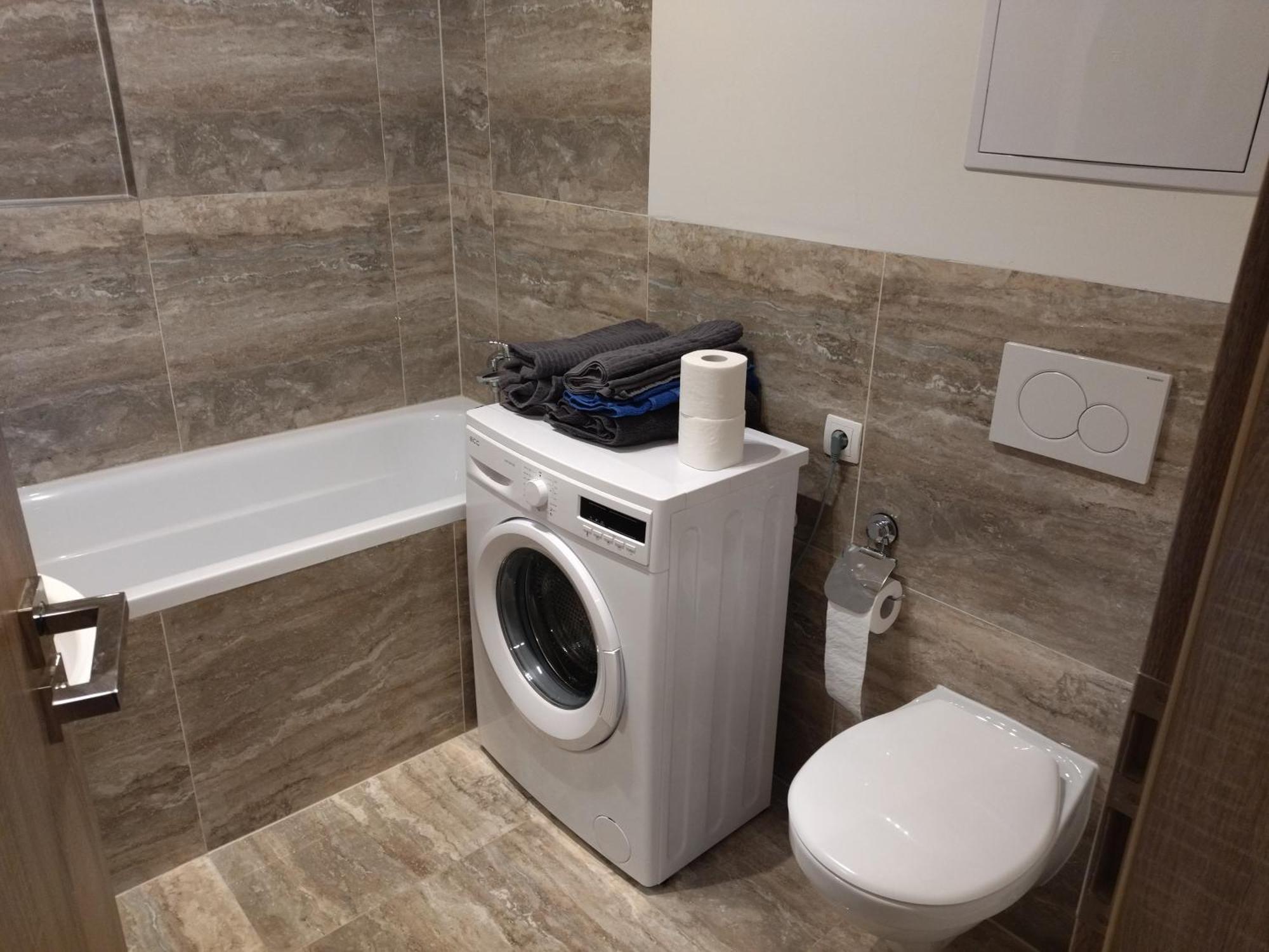 Brand New Two Room Apartment #34 With Free Secure Parking In The Center Прага Екстериор снимка